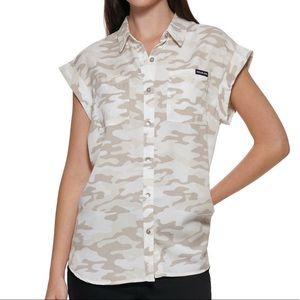 🌀NWT Calvin Klein cuffed sleeve camouflage camp shirt
